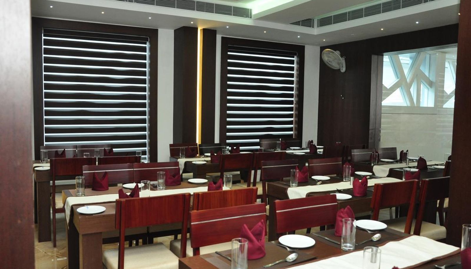 Breakfast room within the restaurant - Clyford Inn