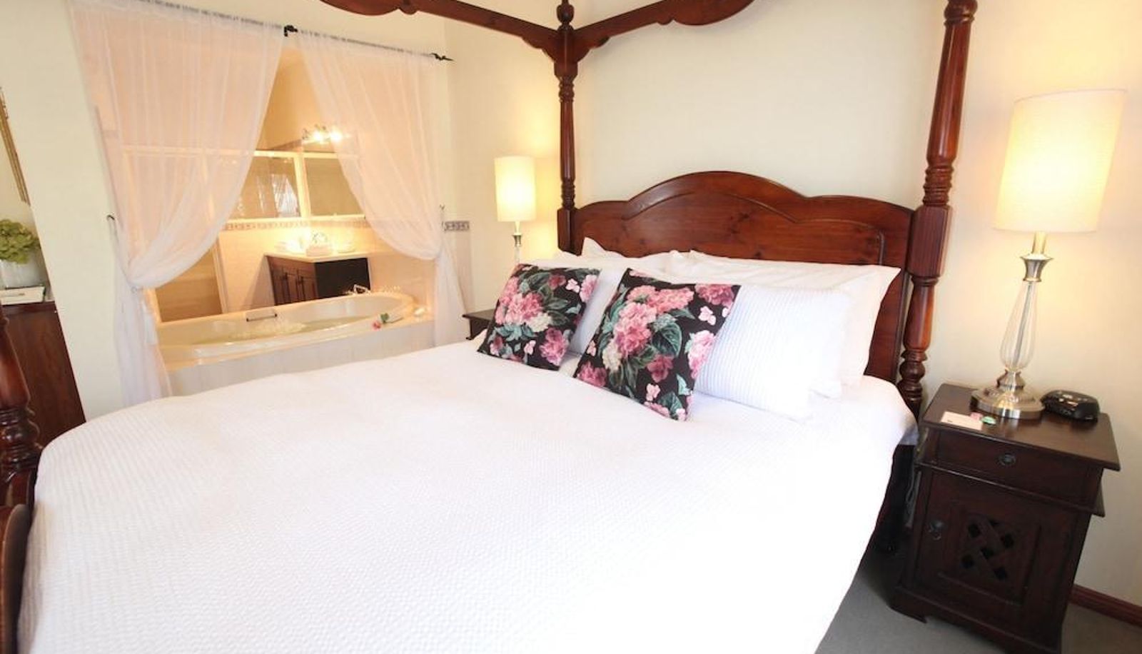 Standard room - Wine and Roses B&B