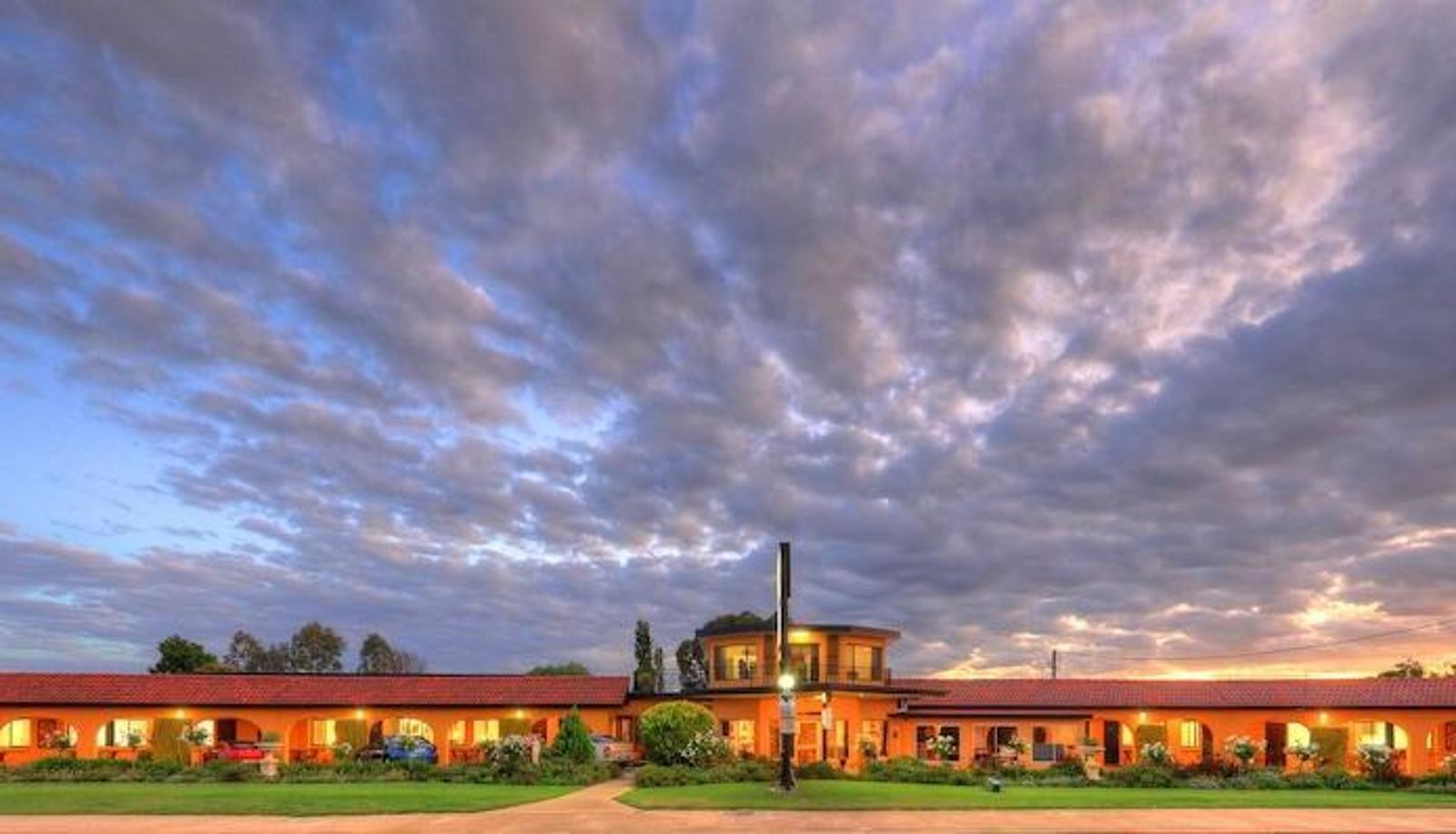 Info - Twin Swans Motel