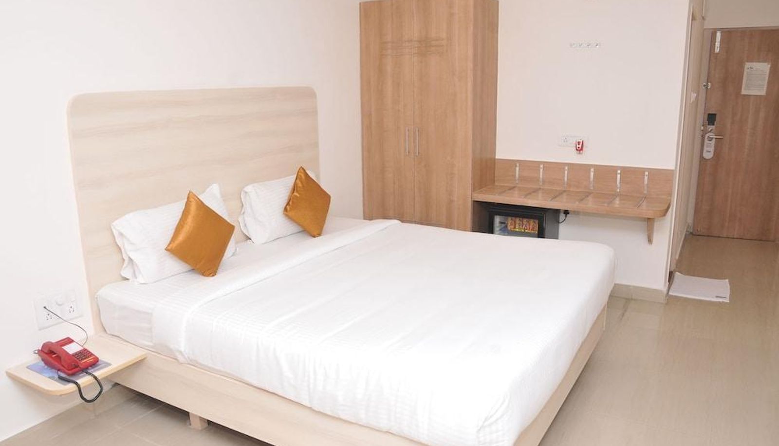 Standard room - Hotel Pratap Plaza