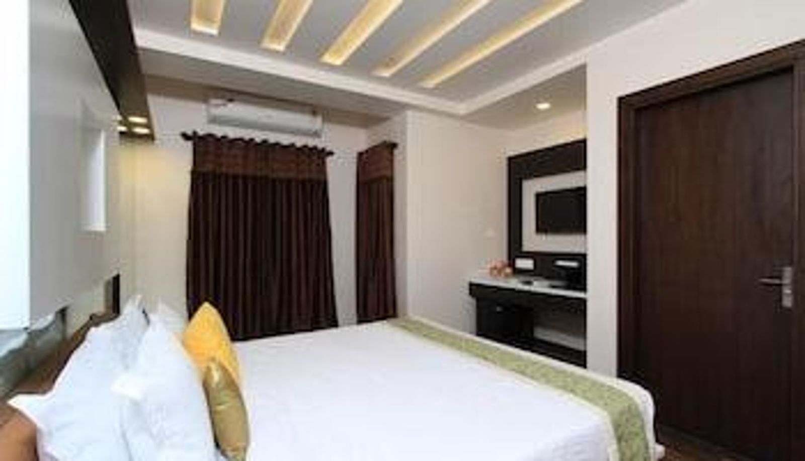 Standard room - Sovereign Suites