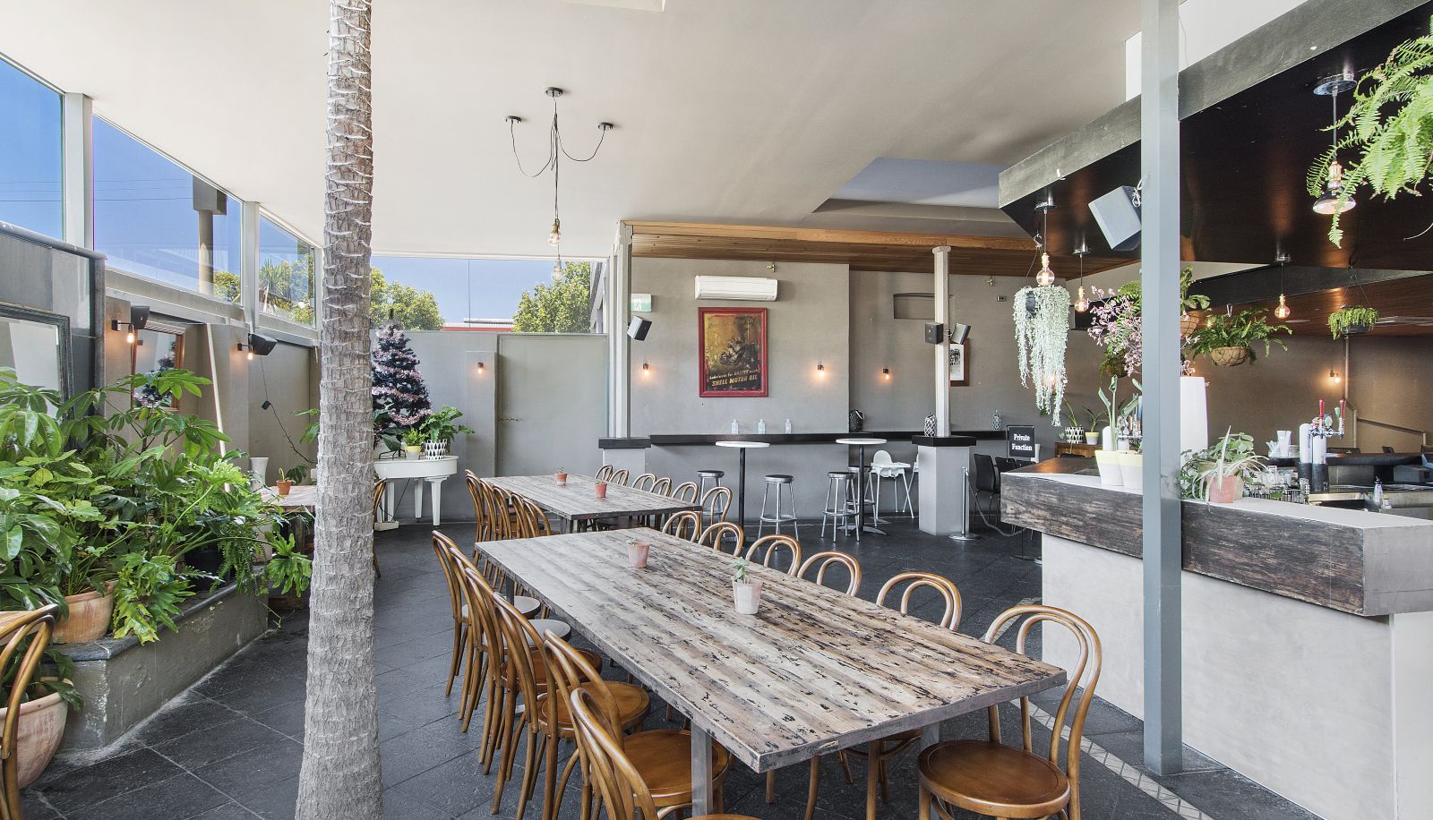 Restaurant - The Local Hotel