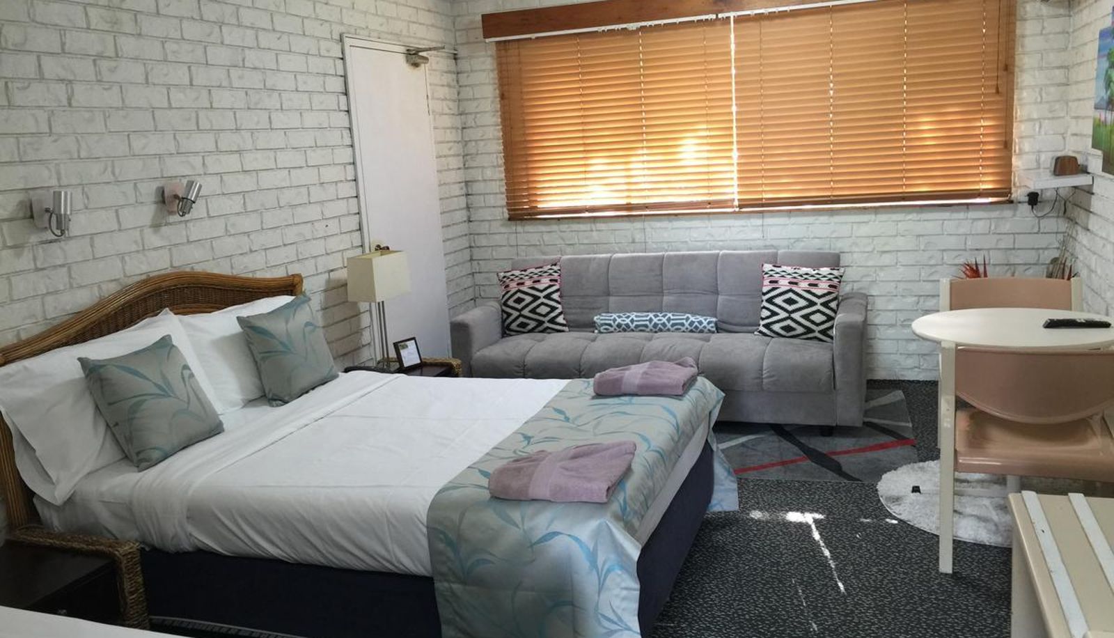 Info - Holland Park Motel