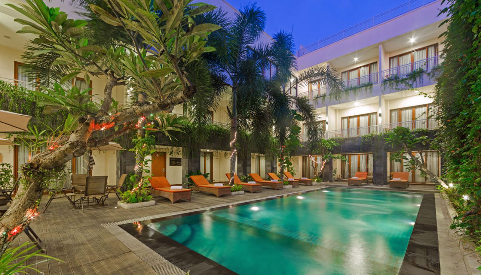 Buitenruimte van het hotel - ZEN Rooms Kuta Tuban Suites