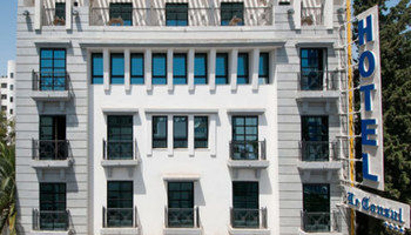 Buitenruimte van het hotel - Hôtel Le Consul