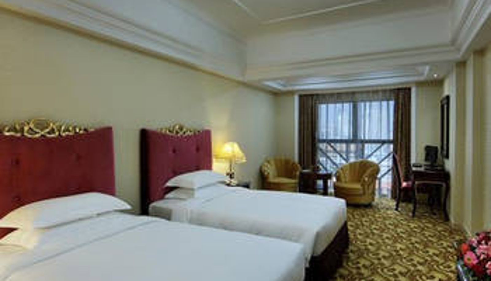 Camera - Golden Splindid Hotel • VYNN