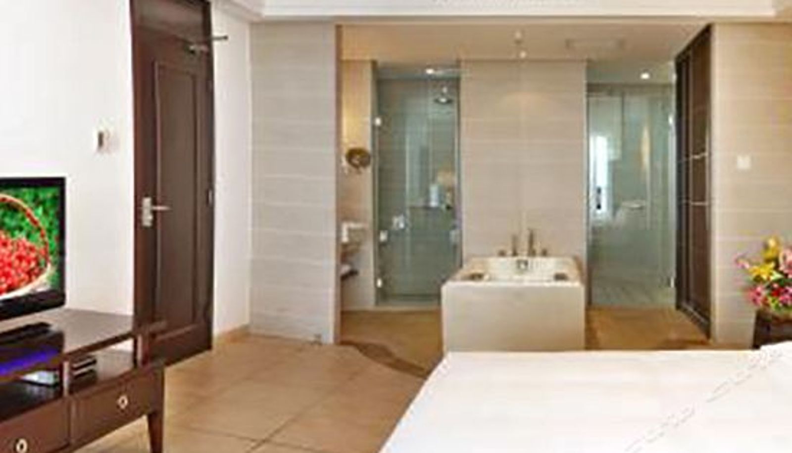 Pokój czteroosobowy - Golden Sunshine Tide Hot Spring Resort