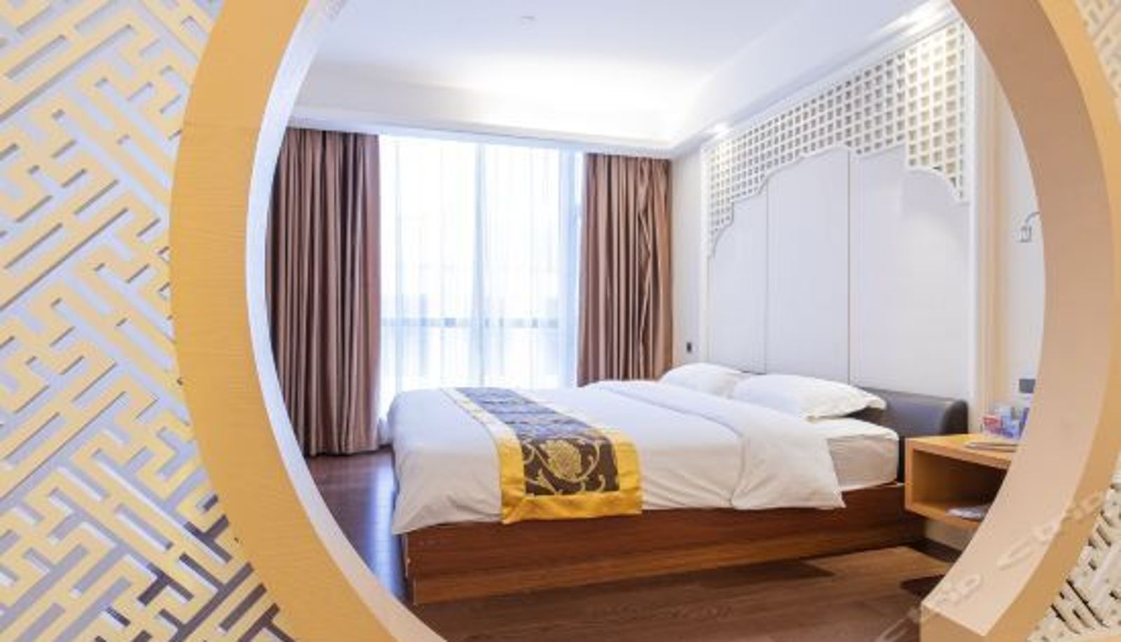 Superior room - Holiday Sunshine Business Hotel