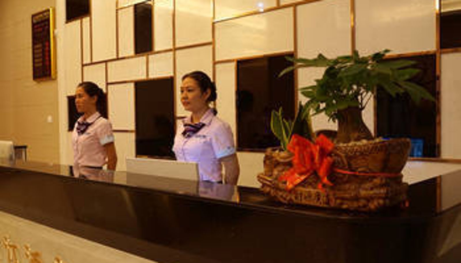 Hall - Venetian Hotel (Henderson Plaza Store)