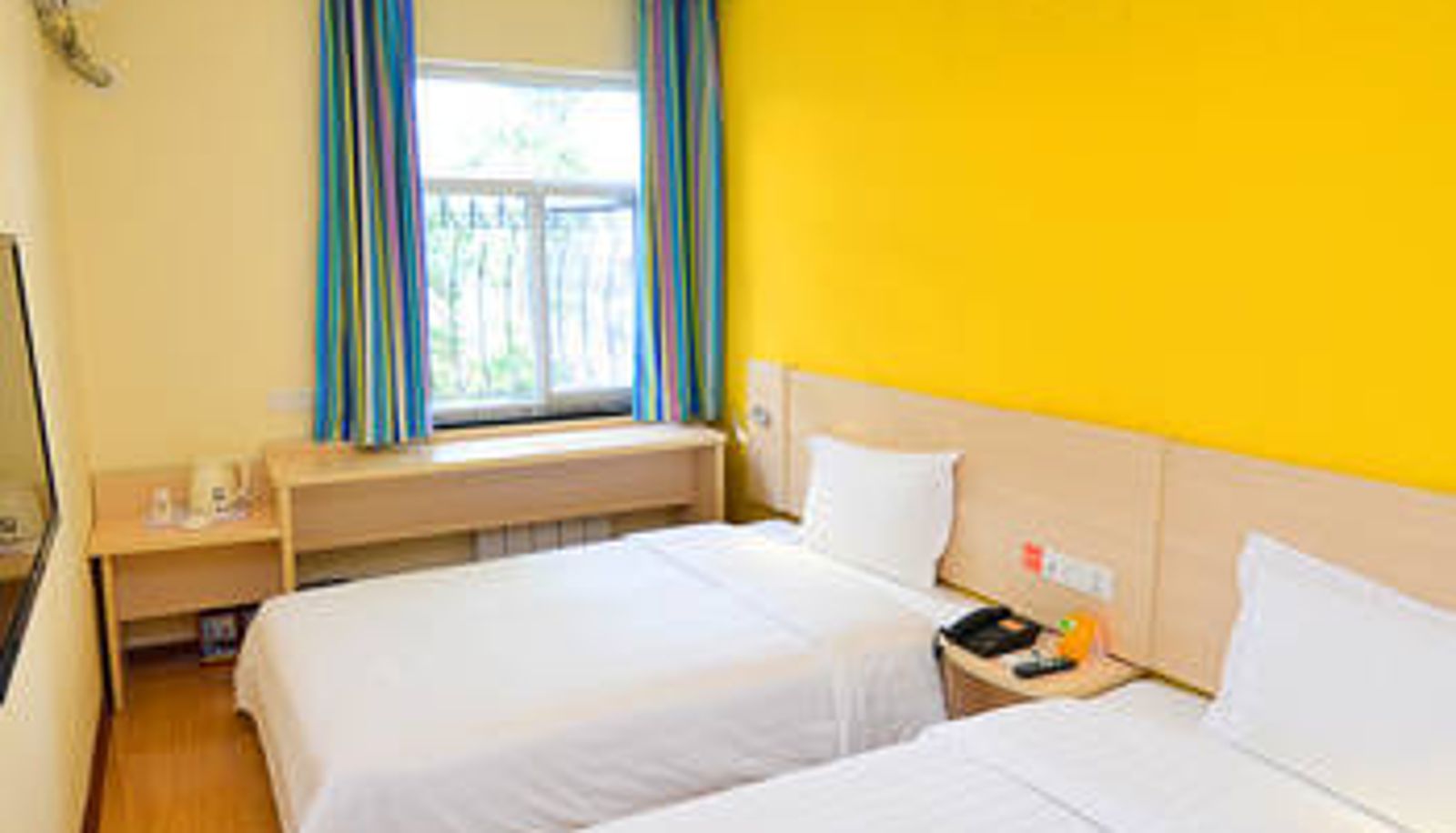 Habitación - 7 Days Hotel (Lijingmen Subway Station Store  Cross Street  Luoyang)