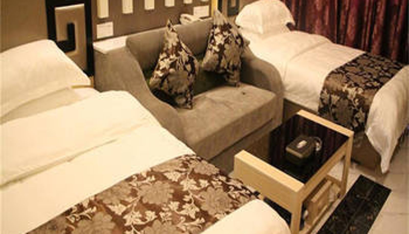 Zimmer - Eight Thousand Penglai Fashion Theme Hotel (Lujialong Branch)