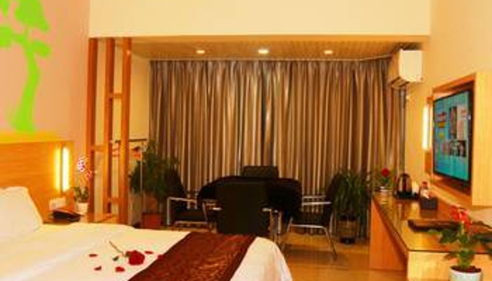 Room - Urban Convenience Hotel (Haikou Provincial Government Sun Moon Plaza Duty Free Store)