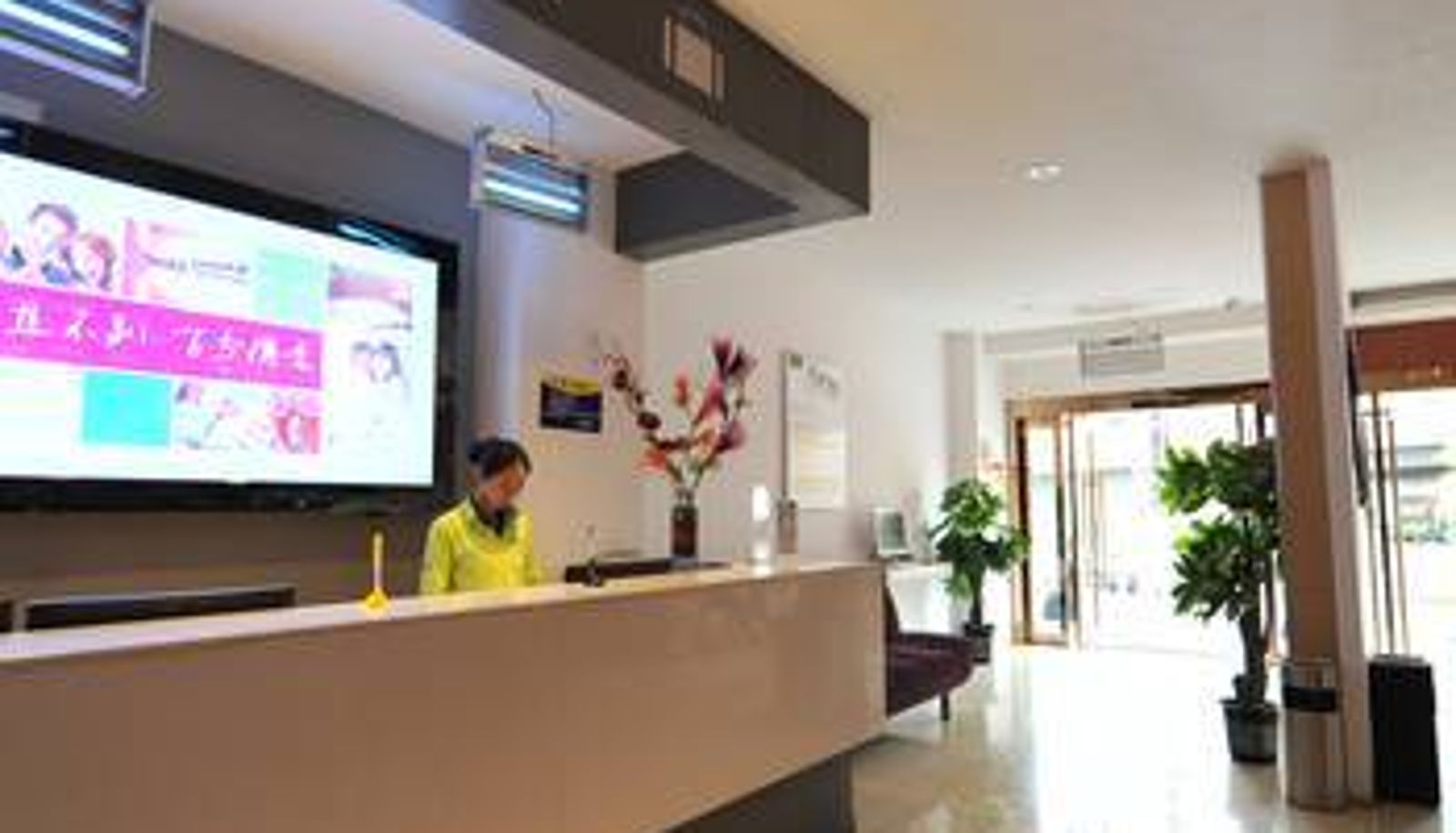 Hal - Yibai Chain Hotel (Lanzhou Xiaoxihu Bus Group Bus Station Store)