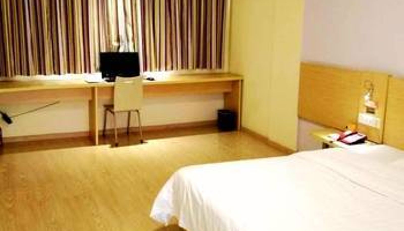 Zimmer - 7 Days Hotel · Railway Station Jinggangshan University Store
