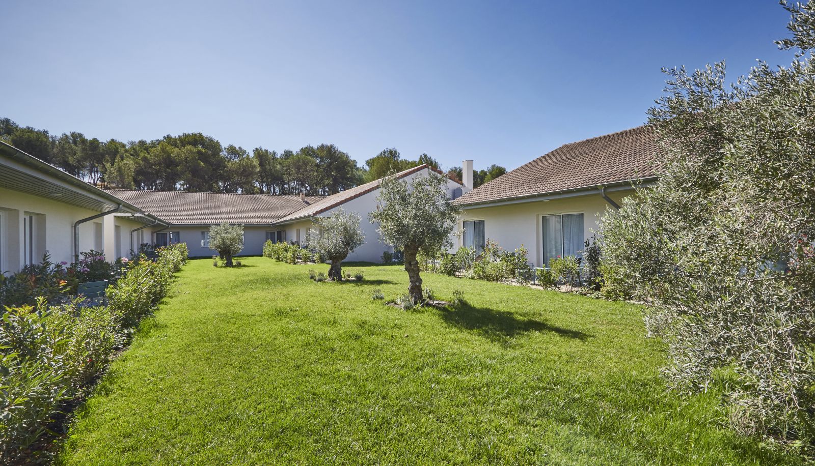 Jardin - Kyriad Résidence Cabries - Plan de Campagne