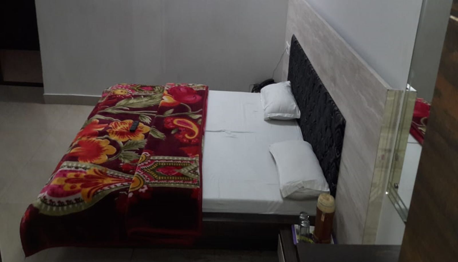 Standard room (double) - Hotel Vardhaman