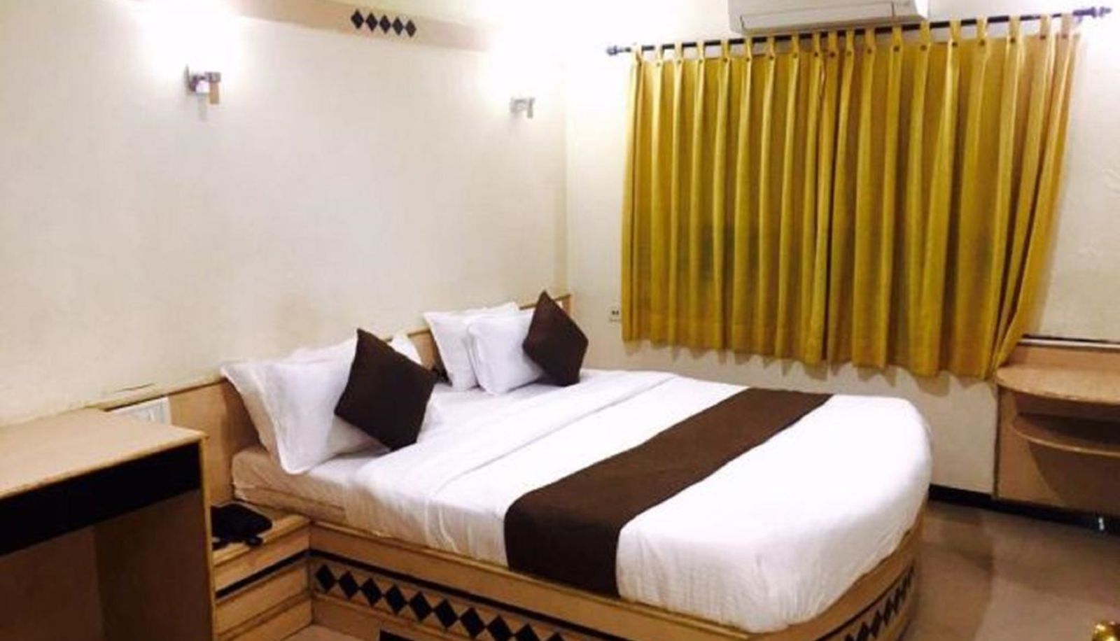 Standard room (double) - Hotel Ever Krishna