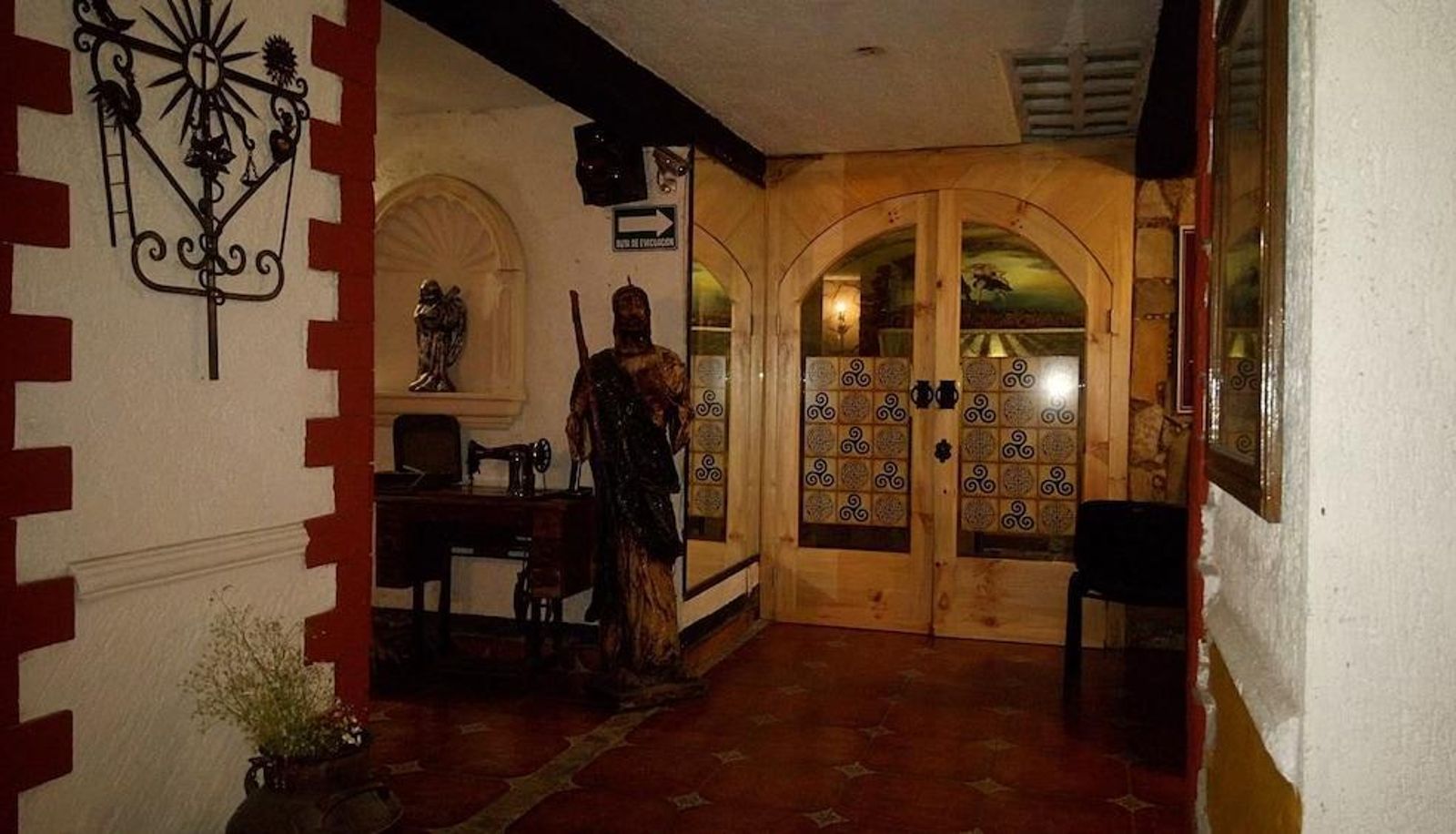 Hal - Hotel & Cava La Parroquia