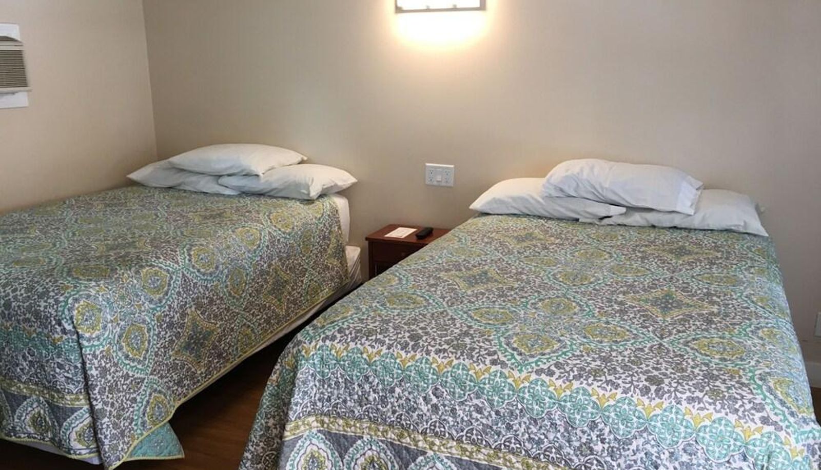Standard room - Emerald Isle Motel