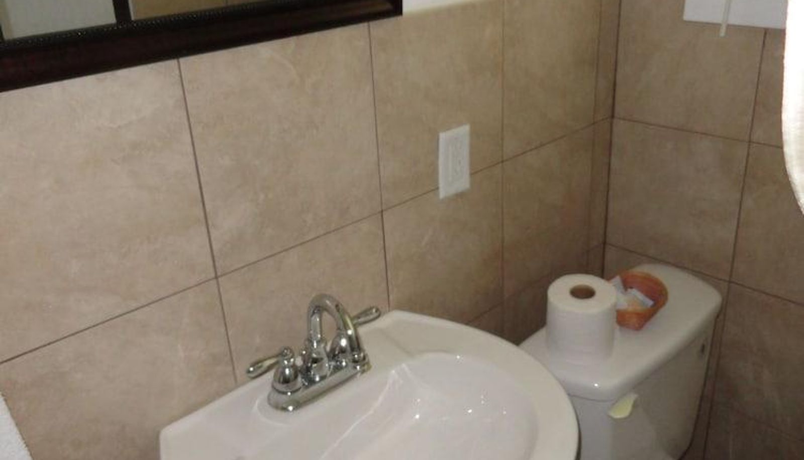 Bathroom - Elm Tree Motel