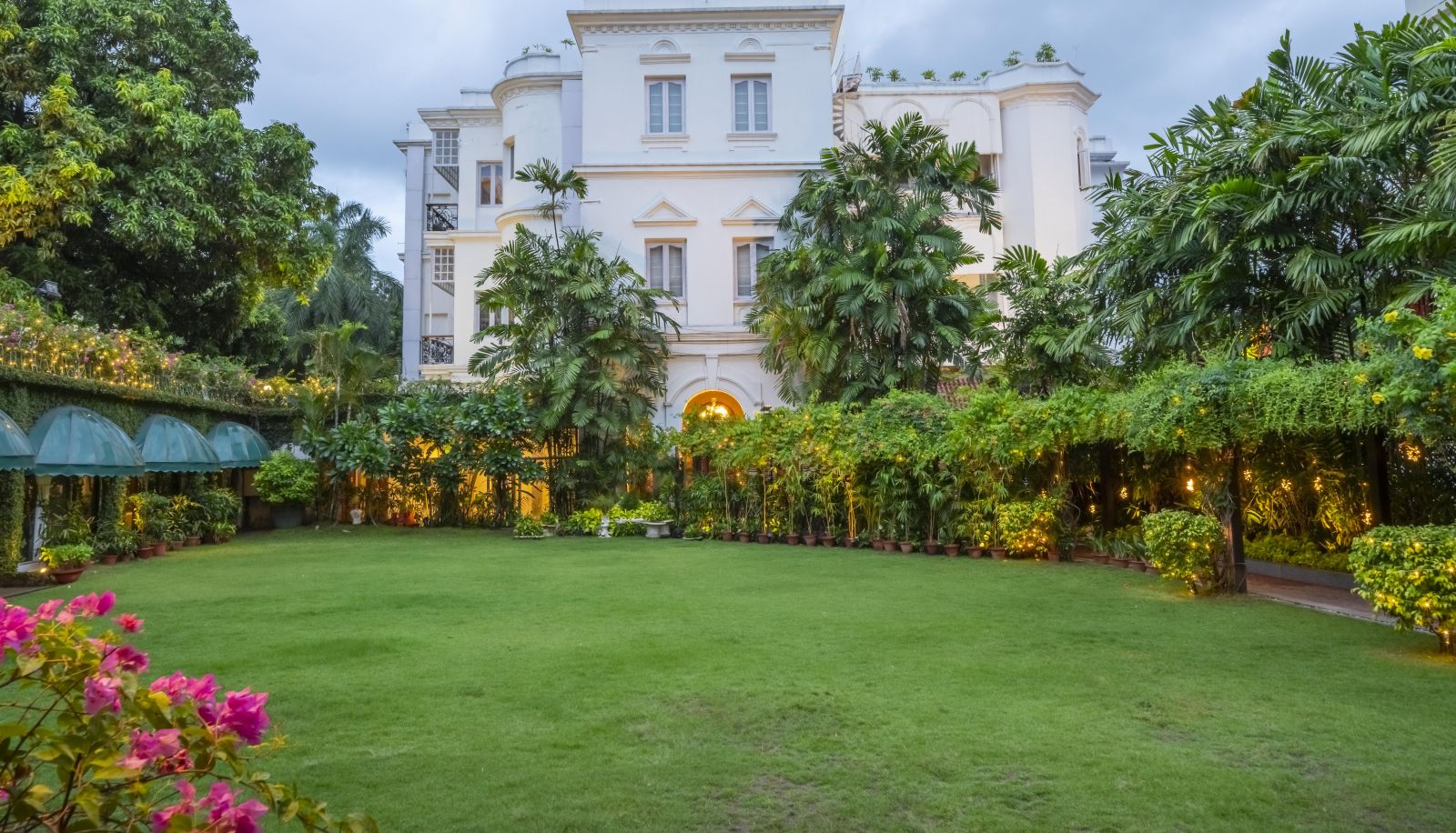 Garden - Kenilworth Hotel Kolkata