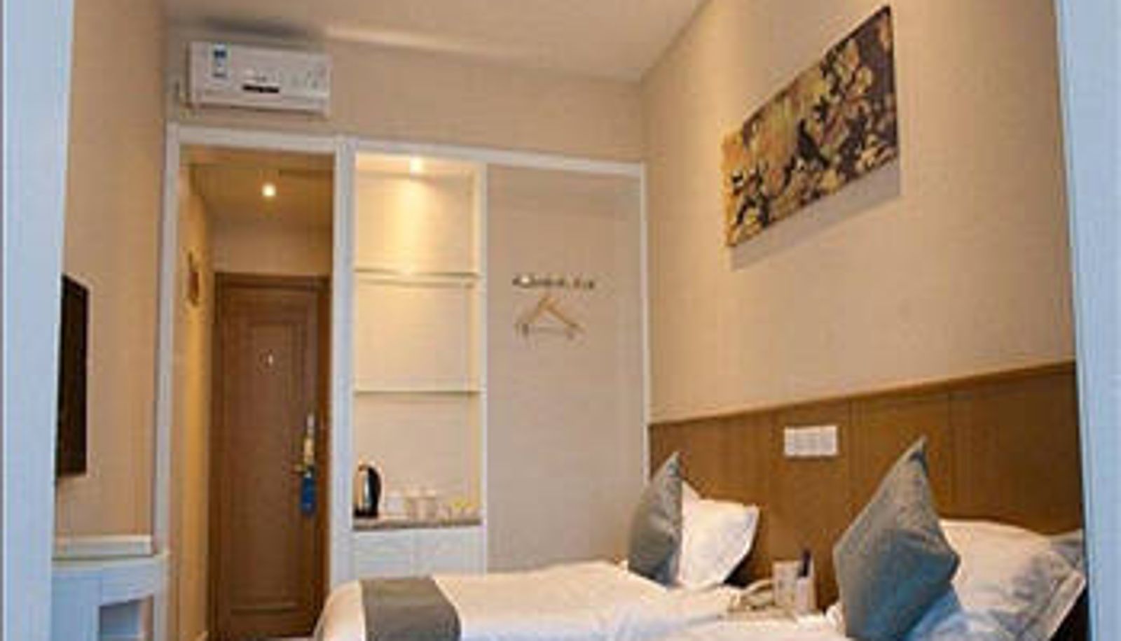 Zimmer - Four Seas Leisure Travel Express Hotel