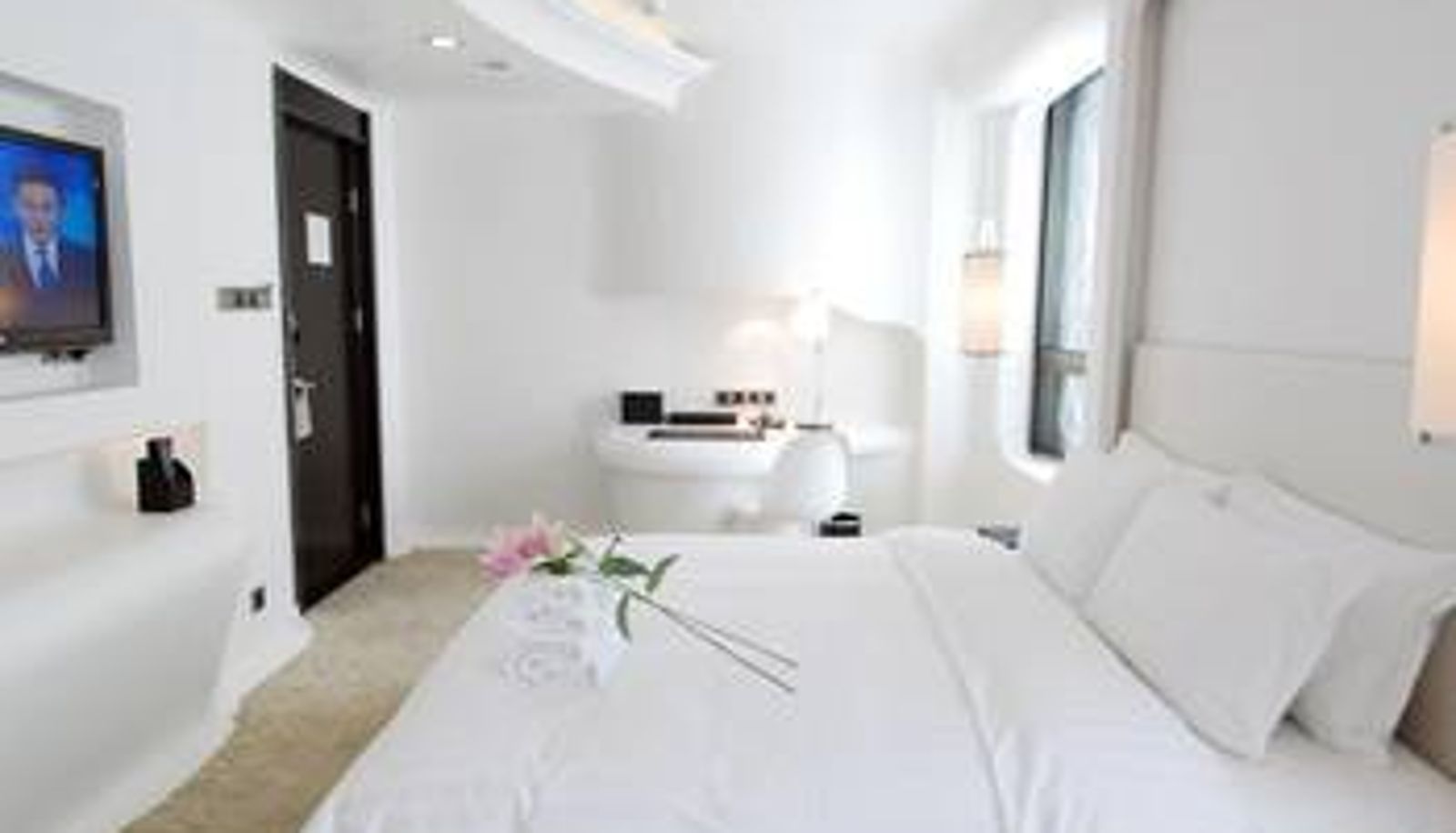 Camera - Sandalwood Hotel
