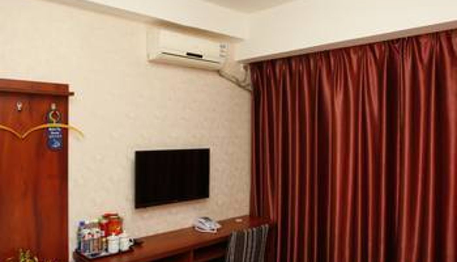Room - 9 Days Business Hotel