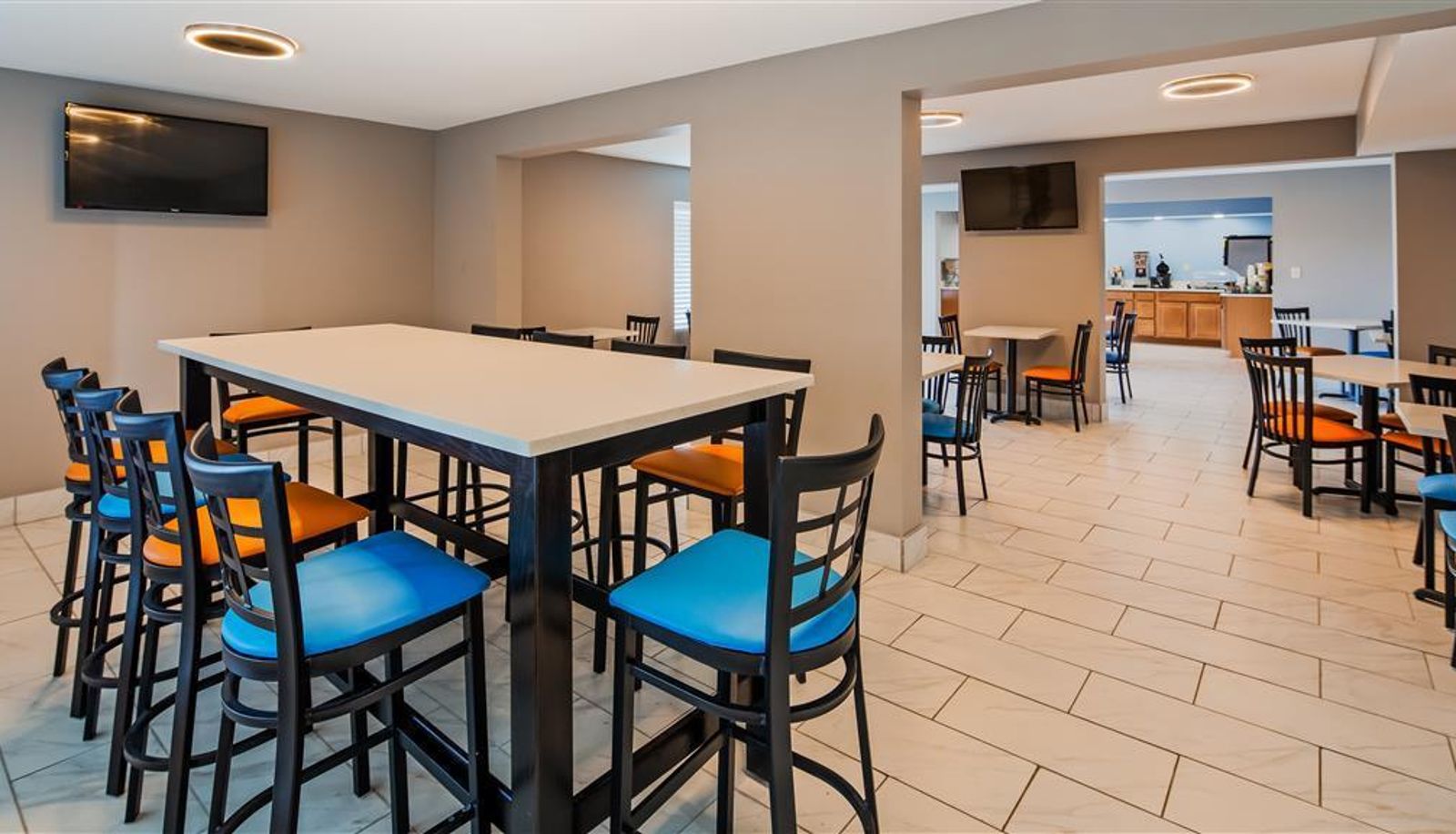 Restaurant - SureStay Plus Hotel by Best Western Indianapolis Northeast