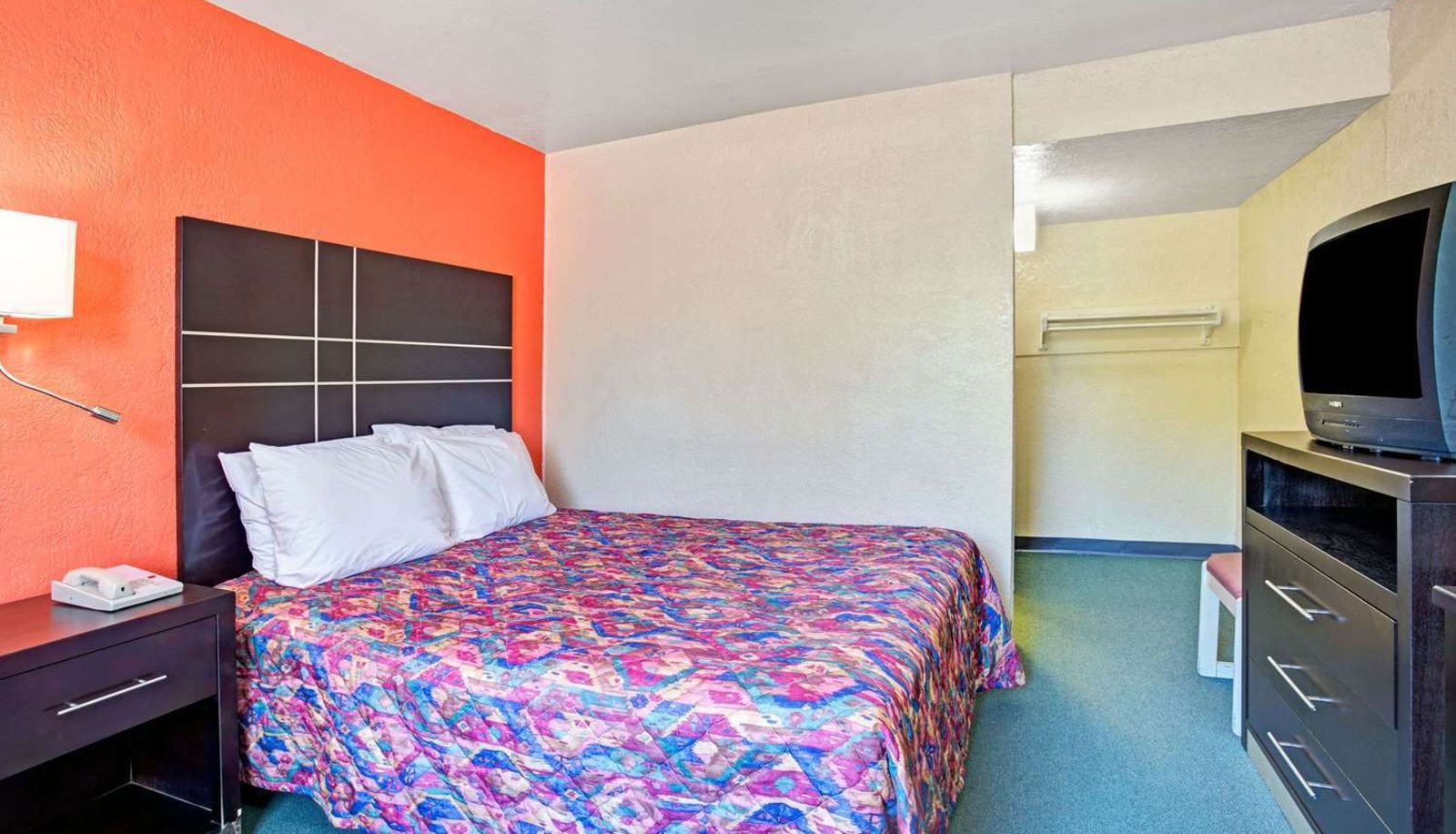 Room - Knights Inn Jacksonville North