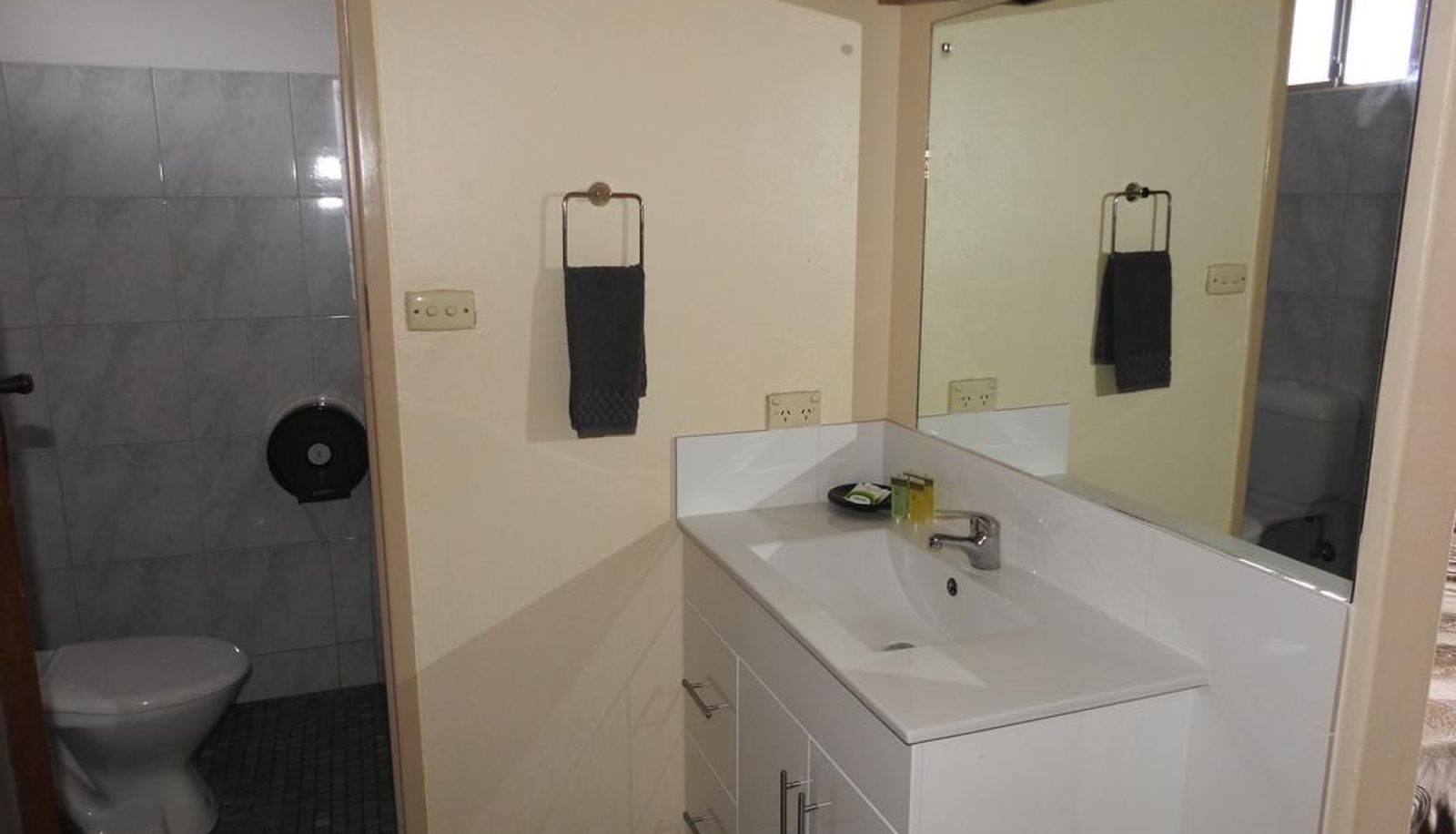 Informacje - The Argent Motel Broken Hill