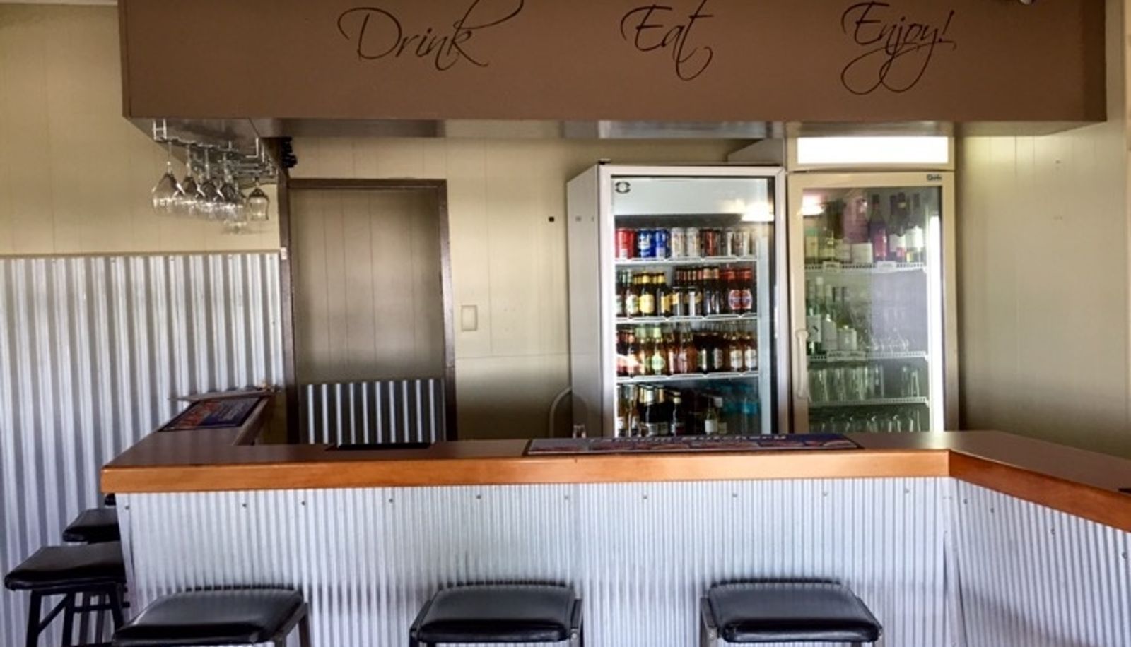 Bar - Cattle Camp Motel
