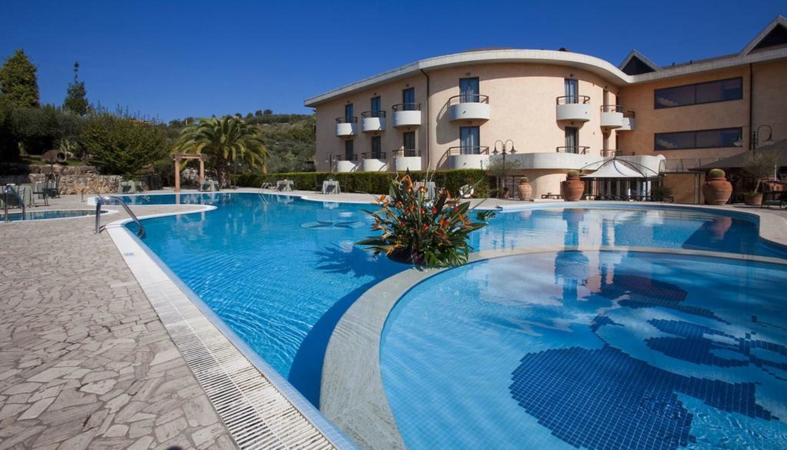 Hotel outdoor area - Uliveto