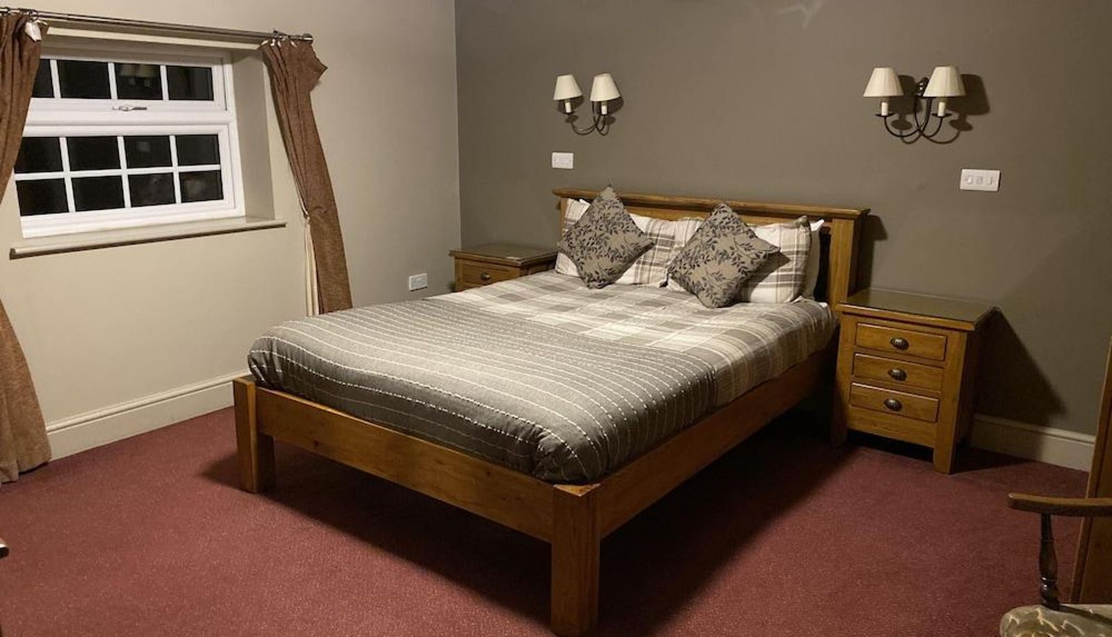 Standard room - The Gate Hangs High