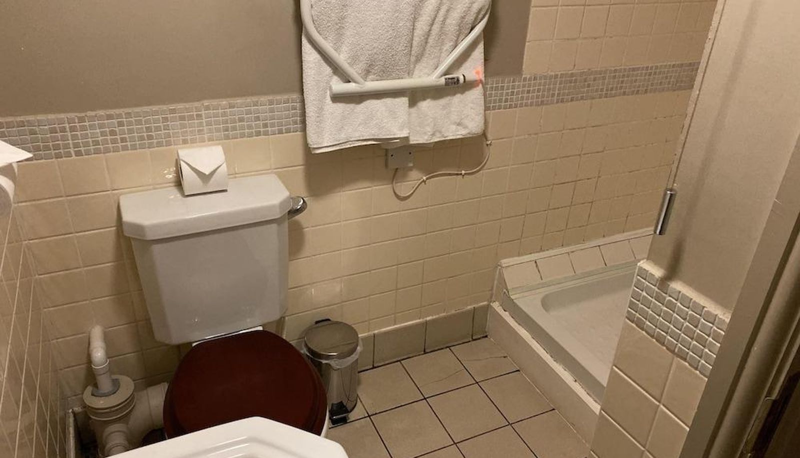 Standard room - The Gate Hangs High