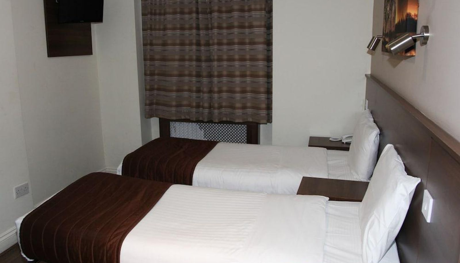 Camera standard - 9A Craven Road Hotel