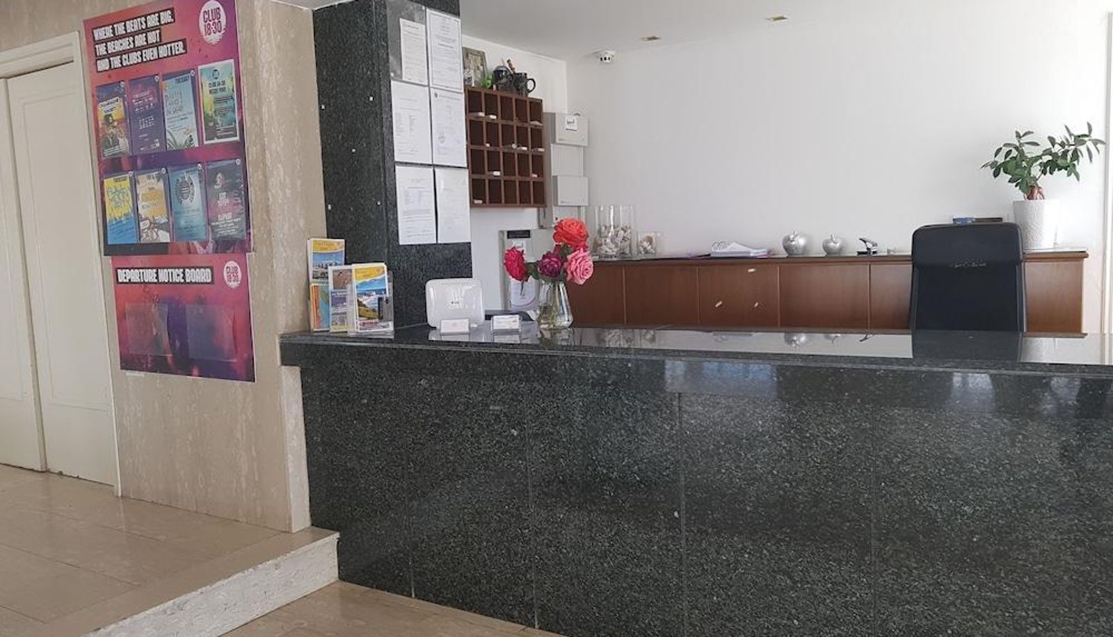 Reception - L' Eros Hotel