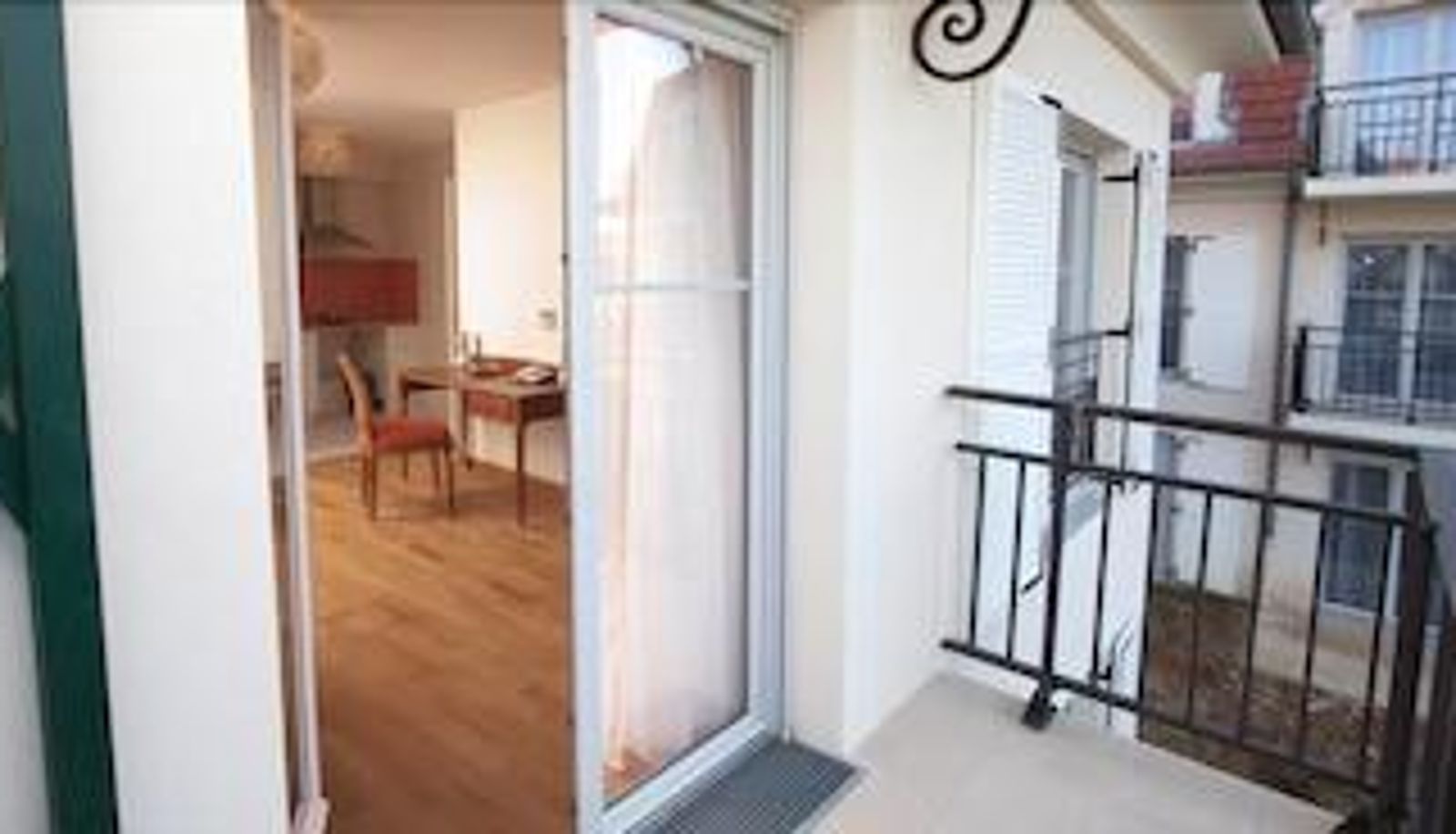 Room with balcony - Villa Médicis Beaune
