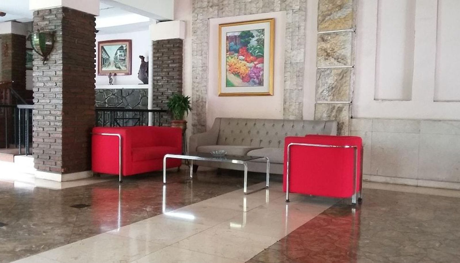 Salón - De Ningrat Topas Galeria