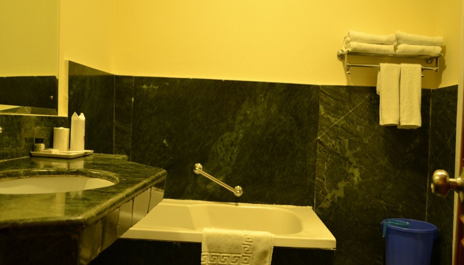 Bagno - The Royal Residency
