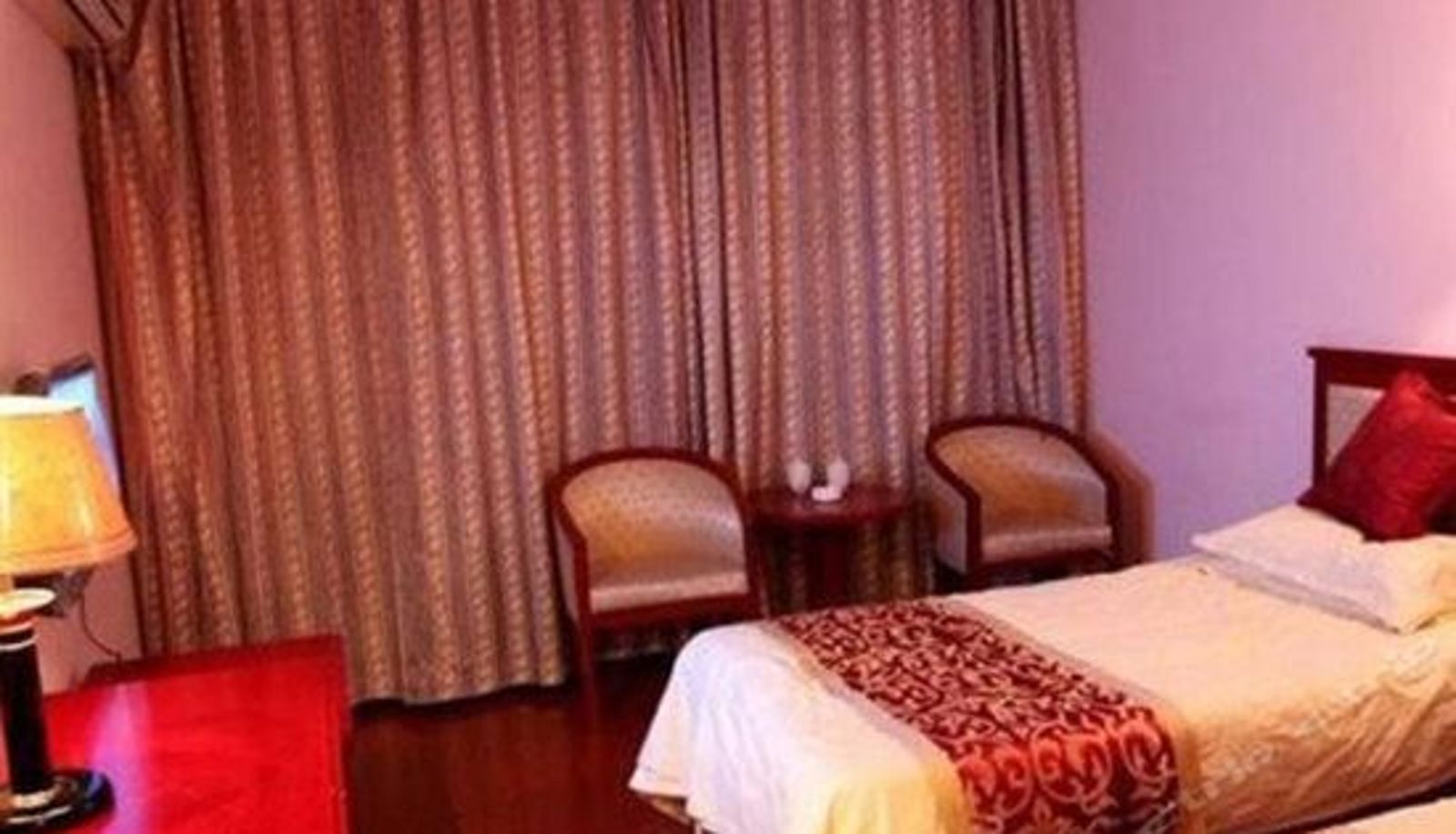 Camera business - Wang Xiu Shan Hotel (Huangshan Gangwan)