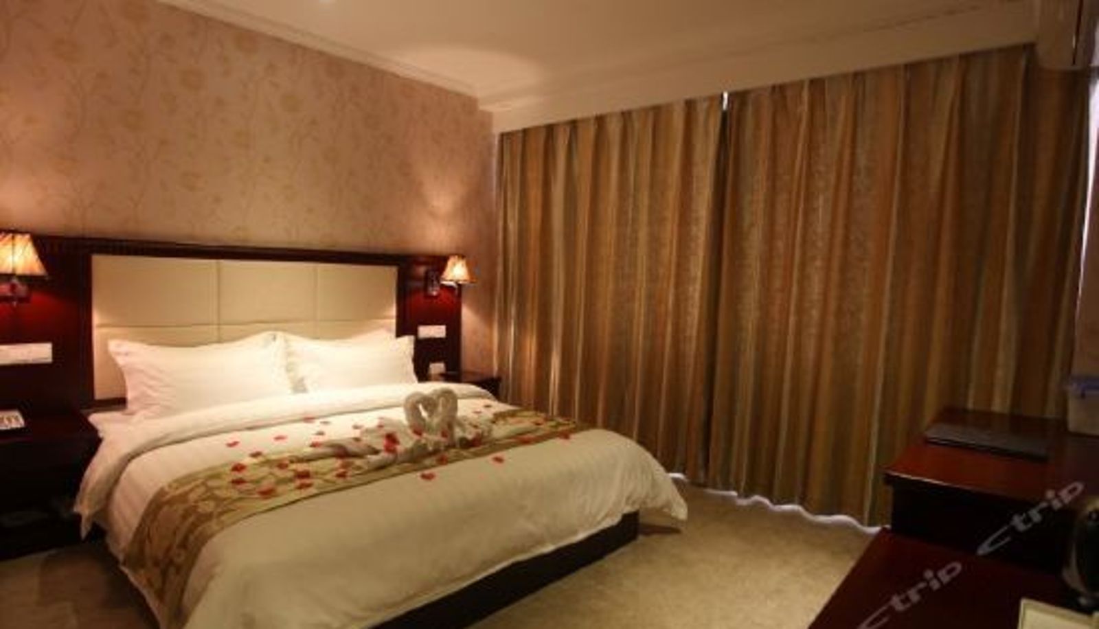 Business room - Purple East Hotel
