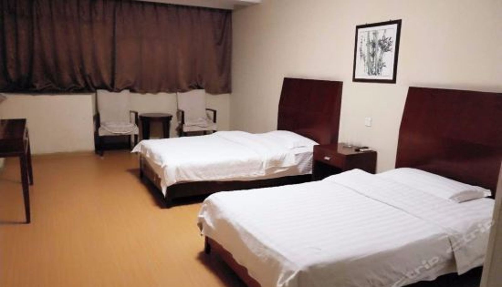 Dreibettzimmer - 潍坊逅海商务宾馆