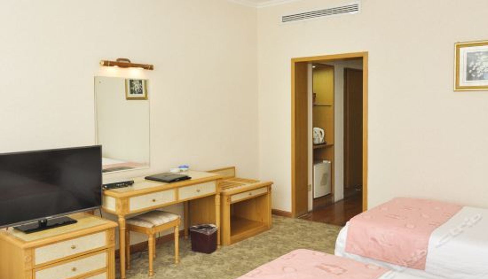 Bailou Hotel