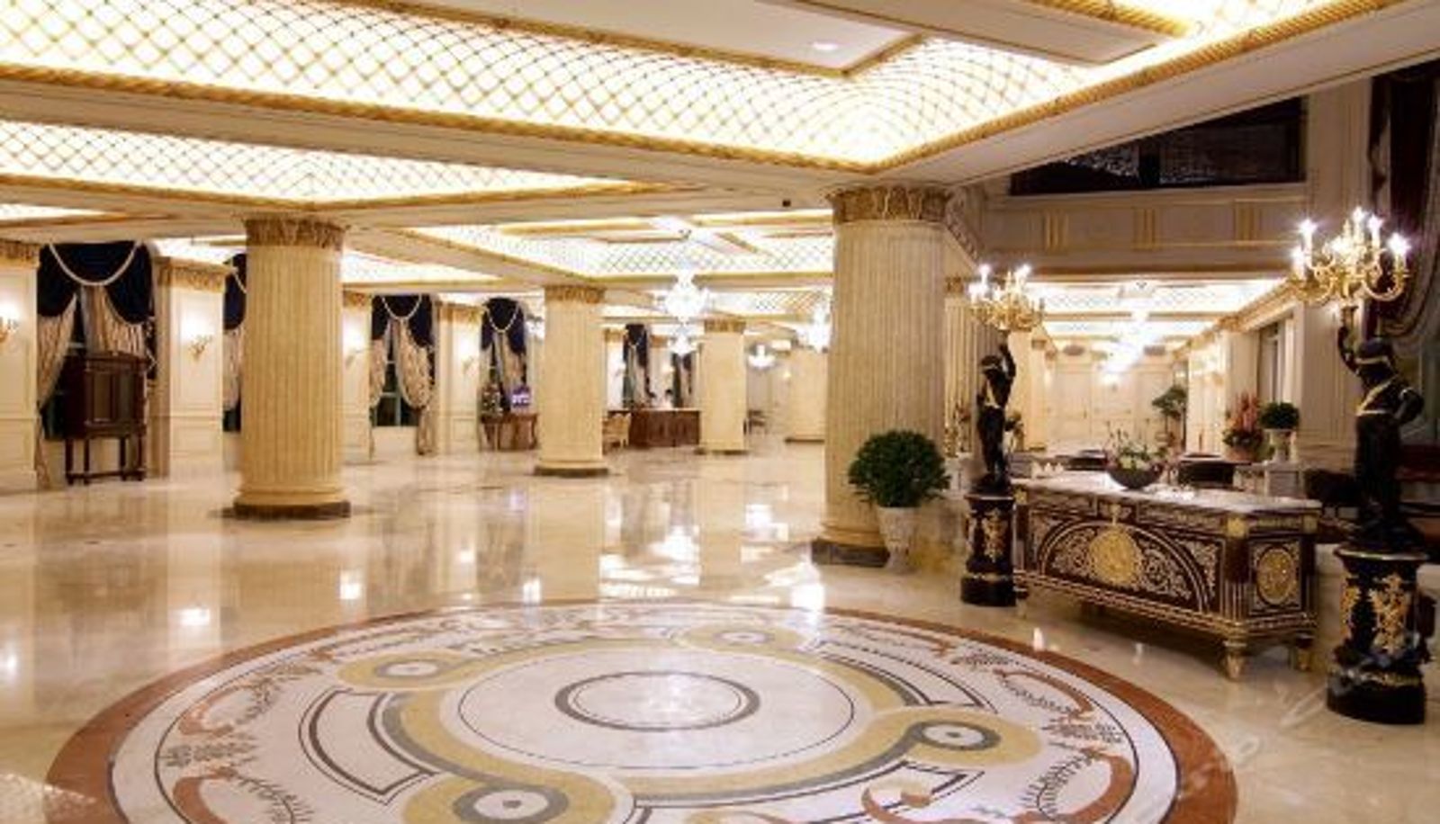 Reception - Le Midi Hotel Chitou
