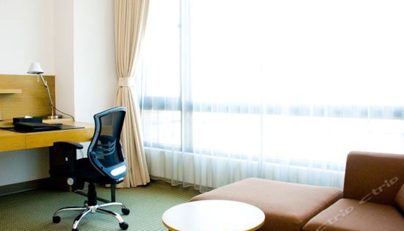 Business room - Zenda Suites