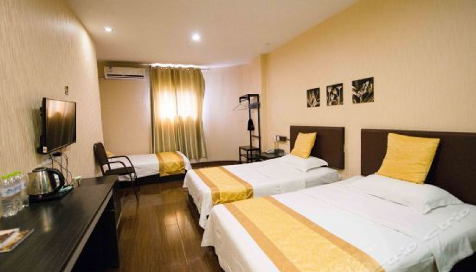 Tripla - Yunheng Holiday Hotel