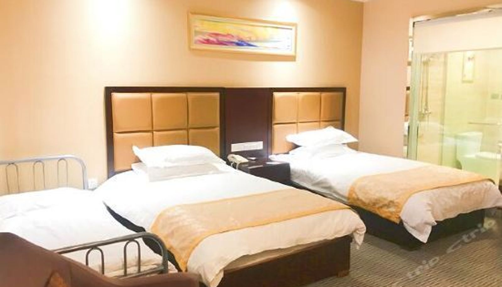 Tripla - Hangtian Hotel (Kaifeng Millennium City Park)