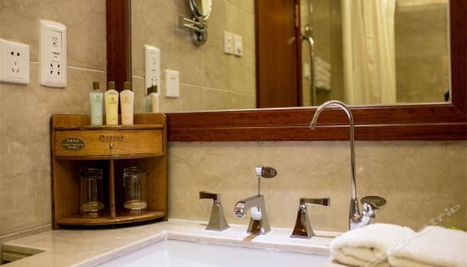 Camera business - Yantaishan Hotel
