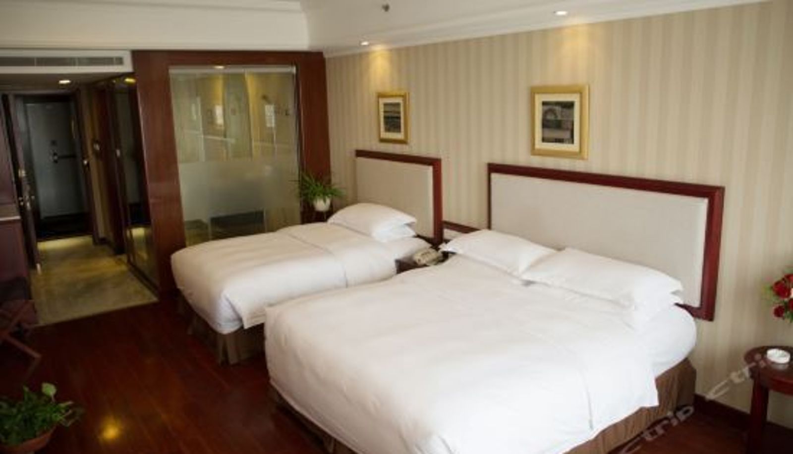 Zimmer mit Flussblick - Enrichee Gloria Plaza Hotel